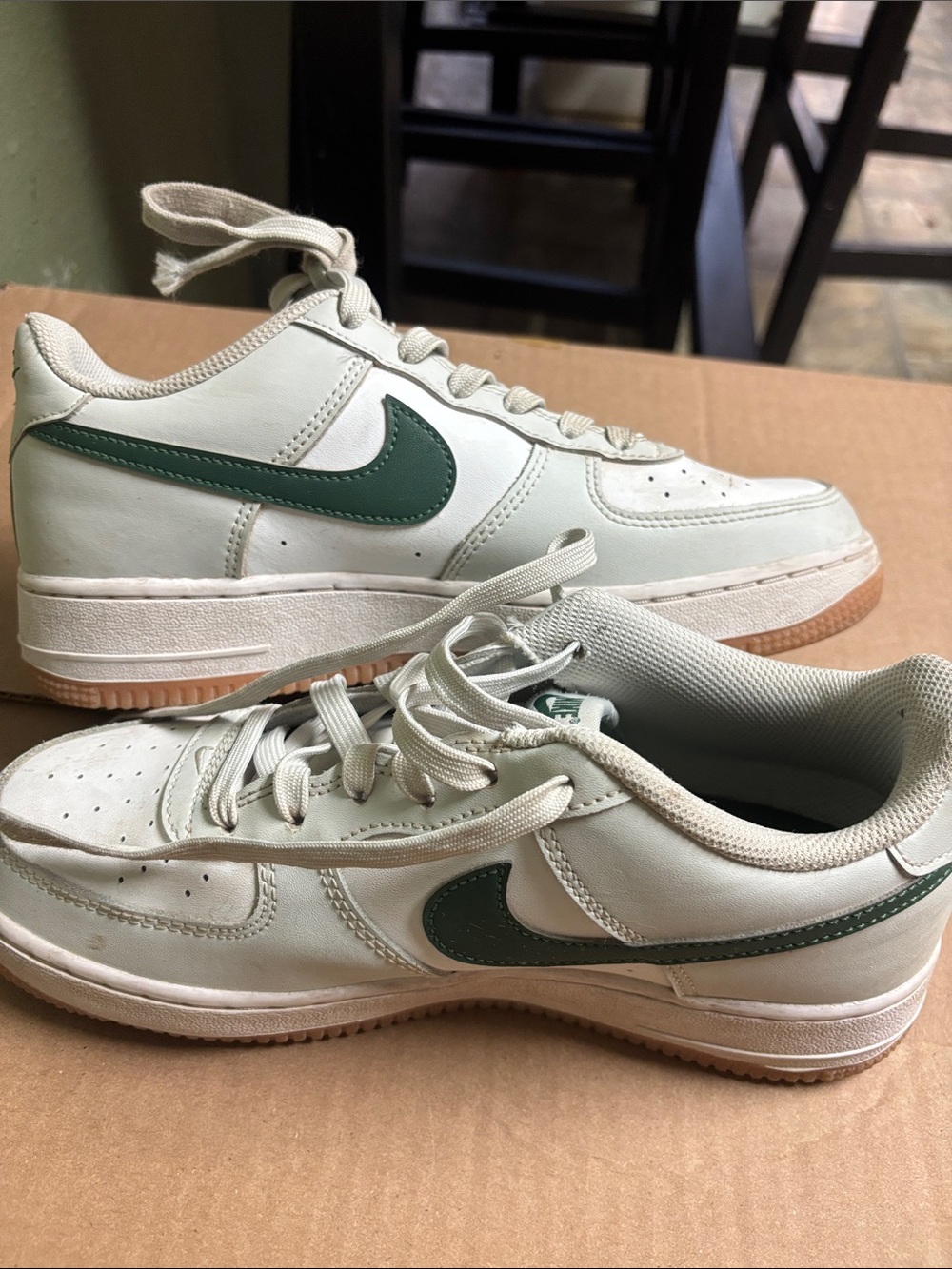 Nike Low-Top Sneakers in Cream with Dark Green Swoosh